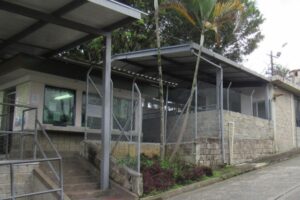 Suspenden a 11 funcionarios de cárcel en Colombia tras fiesta con reclusos