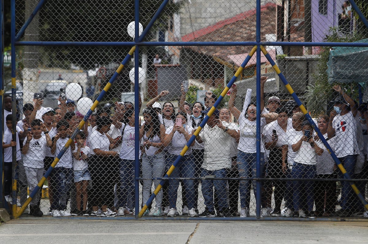 Petro confronta instituciones económicas y suspende mesa de paz tras fiesta en cárcel