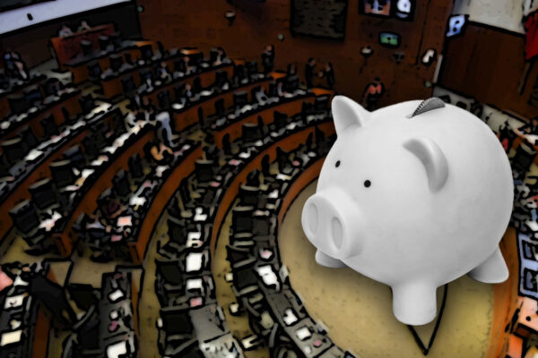 Senado declara constitucional reforma que limita pensiones doradas a la mitad del salario presidencial