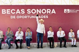 Reporta Durazo decomiso de 14.8 millones de dosis de droga y entrega becas en Sonora