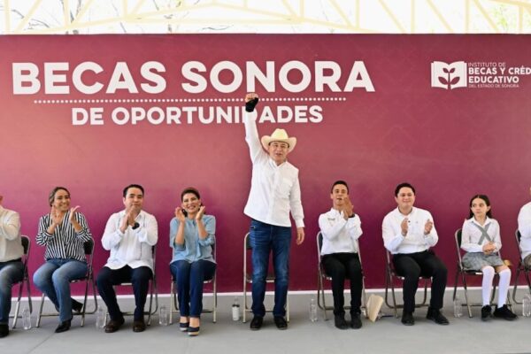 Reporta Durazo decomiso de 14.8 millones de dosis de droga y entrega becas en Sonora