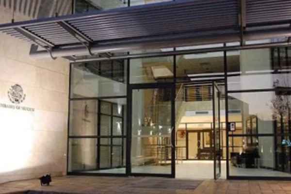 Comunicadores mexicanos obtienen libertad condicional en Sudáfrica