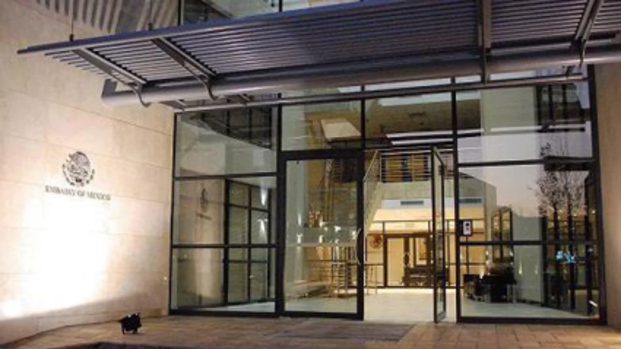 Comunicadores mexicanos obtienen libertad condicional en Sudáfrica