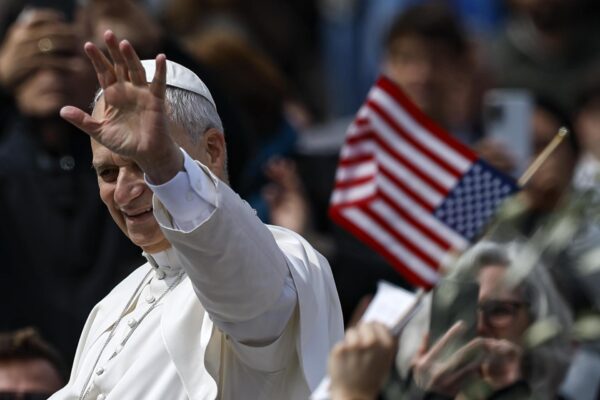 Trump anuncia retirada de EE.UU. de Irán en dos o tres semanas tras declarar logro de objetivos militares