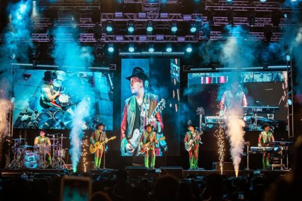 Bronco se presenta en el Palenque de Texcoco con 25 temas en vivo