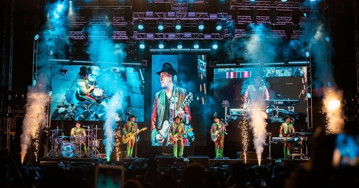 Bronco se presenta en el Palenque de Texcoco con 25 temas en vivo