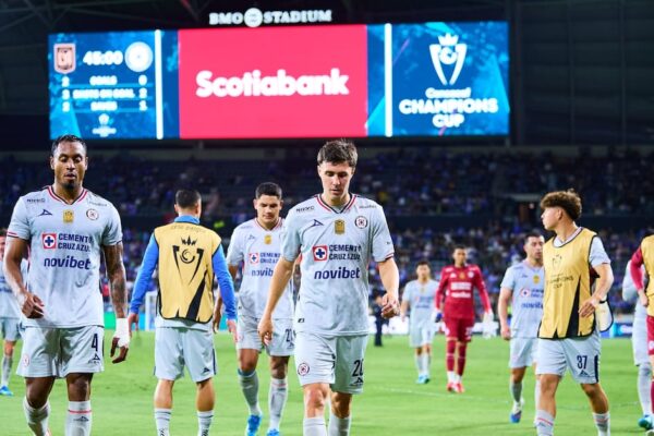Cruz Azul cae 3-0 ante LAFC en ida de cuartos de final de la Champions Cup