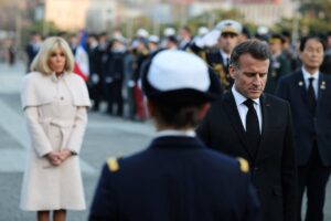 Macron califica de ‘no elegantes’ las burlas personales de Trump sobre su esposa