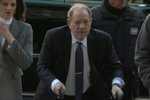 Inician alegatos en nuevo juicio contra Harvey Weinstein por violación en Nueva York