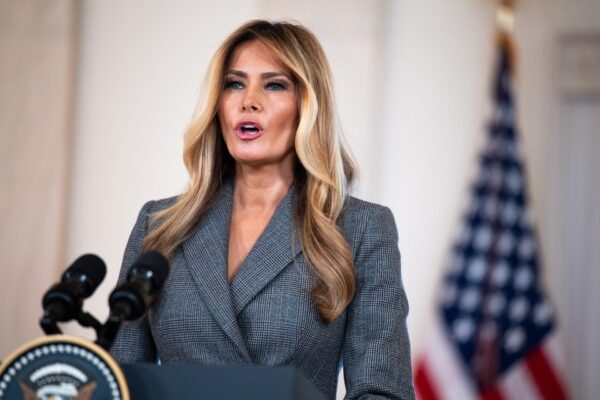 Melania Trump niega vínculos con Epstein y Maxwell en comparecencia en la Casa Blanca