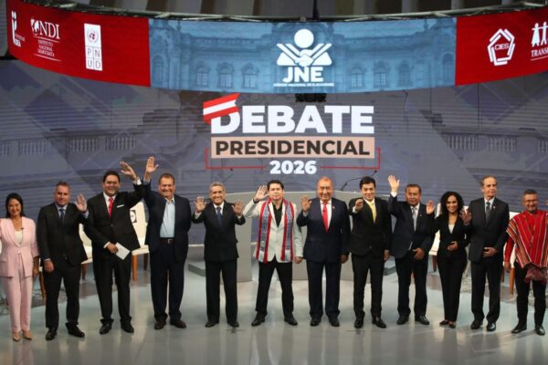 Elecciones en Perú muestran fragmentación extrema y alta incertidumbre a una semana de los comicios