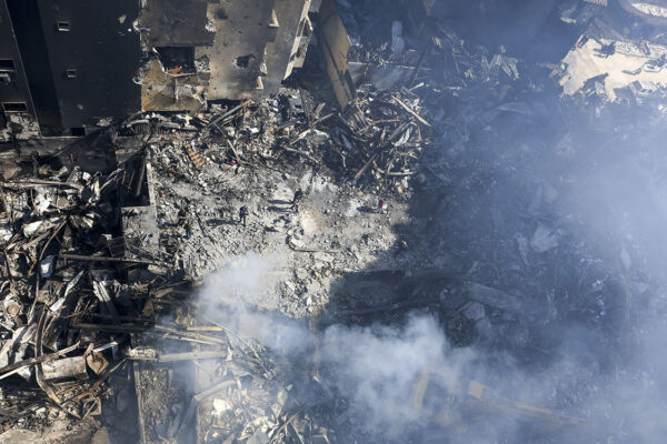 Israel lanza mayor oleada de ataques en Líbano; Hezbolá responde y hay más de 100 muertos
