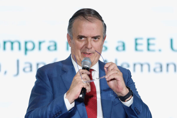 Inicia México revisión del T-MEC con EU; Hegseth anuncia guerra contra cárteles