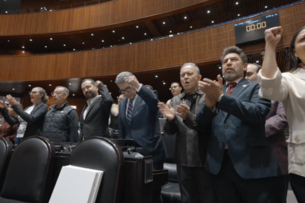 Diputados retiran dictamen electoral, aprueban filtro del INE y registran enfrentamientos en sesión maratónica
