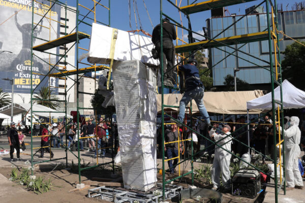 Instalan antimonumento en Paseo de la Reforma en memoria de periodistas asesinados y desaparecidos