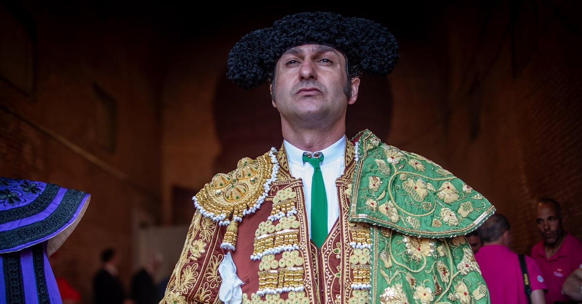Morante de la Puebla sufre grave cornada en el recto durante corrida en Sevilla