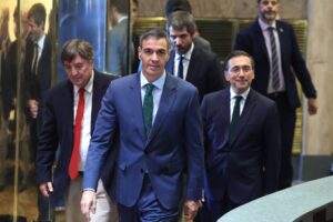 Sánchez intenta ganar tiempo ante los escándalos de Zapatero y Leire Díez