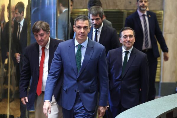 Sánchez intenta ganar tiempo ante los escándalos de Zapatero y Leire Díez