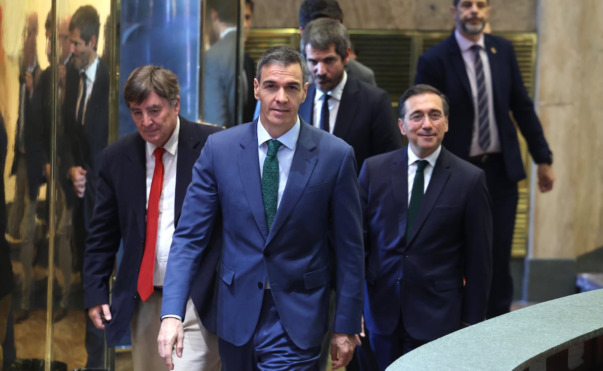 Sánchez intenta ganar tiempo ante los escándalos de Zapatero y Leire Díez