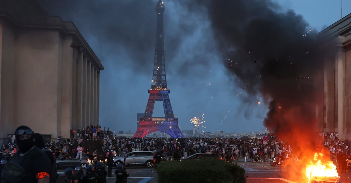 Detienen a 80 personas en París por disturbios tras victoria del PSG en Champions League