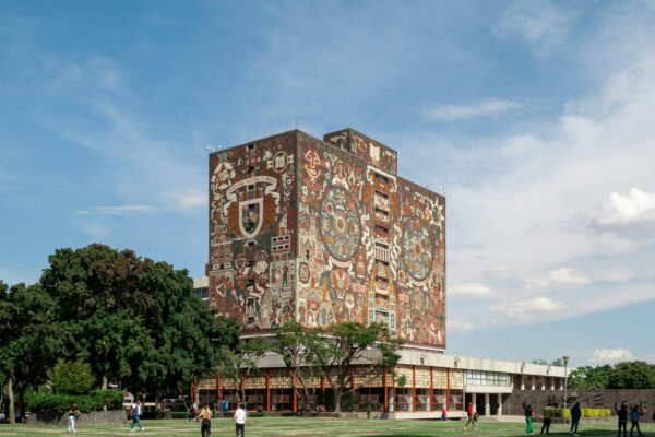 Rector de la UNAM plantea revisar evaluaciones académicas ante el auge de la inteligencia artificial