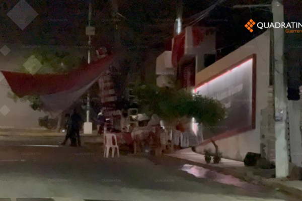 Rescatan a tres trabajadores inconscientes en drenaje de Chilpancingo y atacan a personal de la Uagro en Acapulco