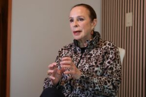 Alina Fernández expresa su dolor por el daño de Fidel Castro a Cuba tras estreno de documental