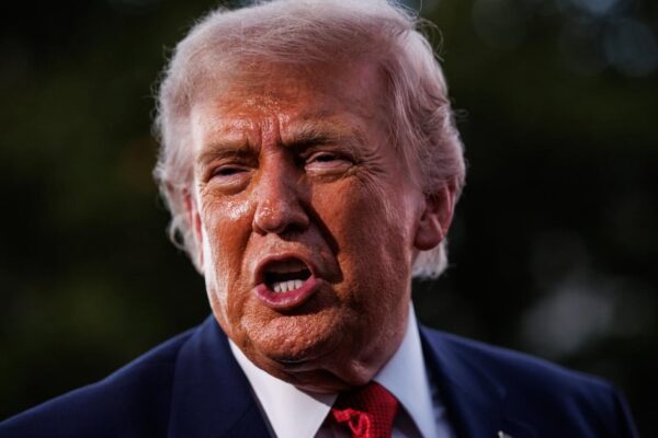 Trump se somete a revisiones médicas mientras avanza la construcción de un estadio para UFC en la Casa Blanca
