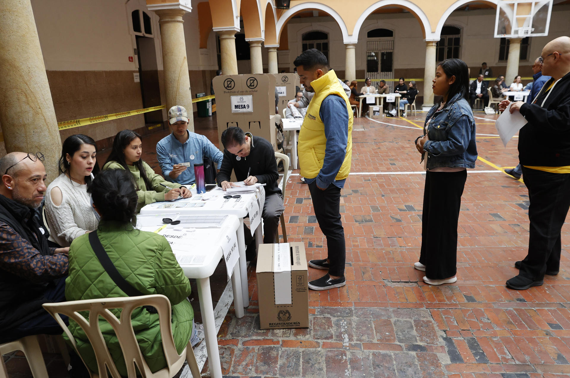 Colombia elige hoy sucesor de Petro entre la continuidad de izquierda y opciones de derecha