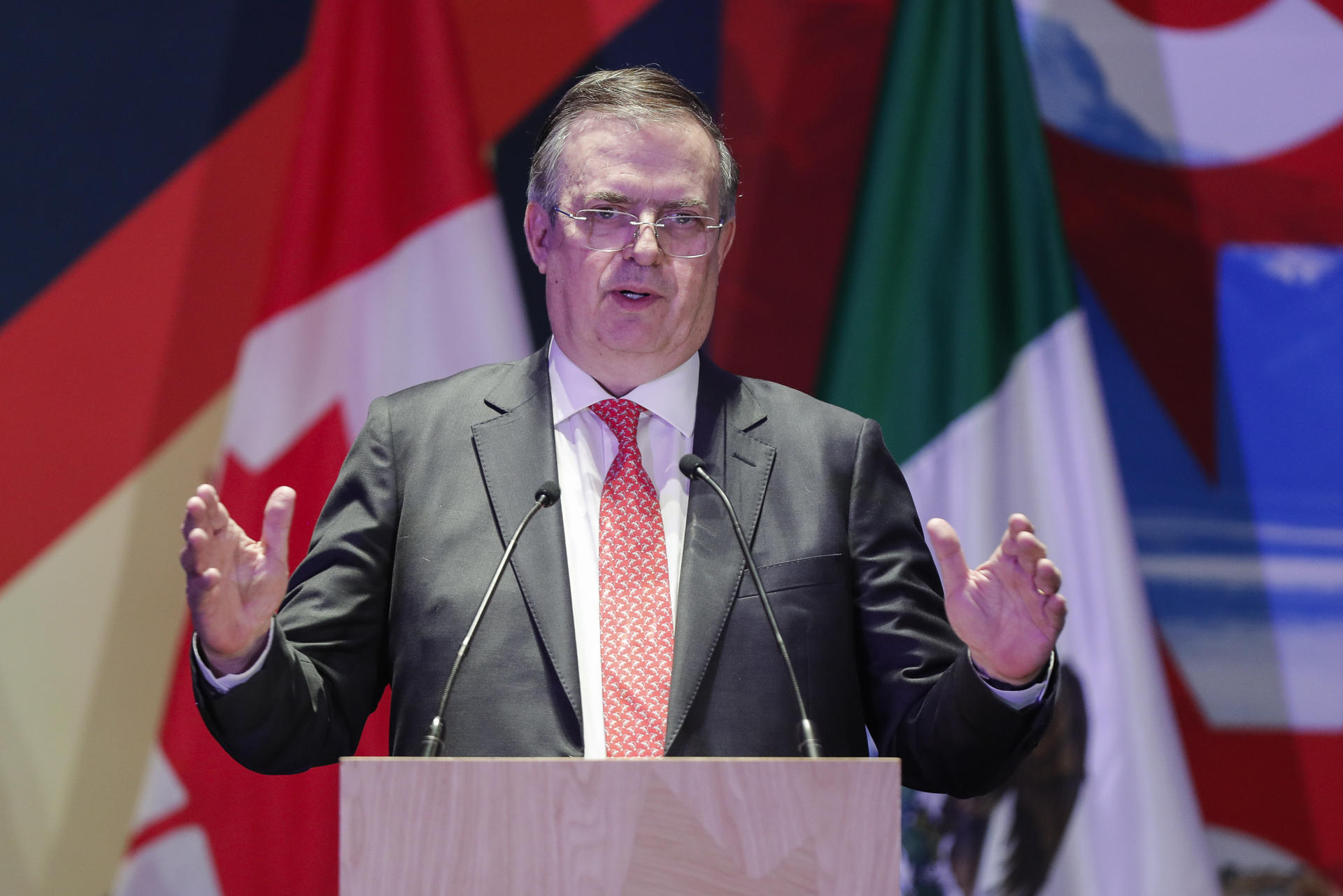 Ebrard acepta reducir aranceles ‘en lo menos posible’ mientras EE.UU. confirma su imposición en revisión del T-MEC
