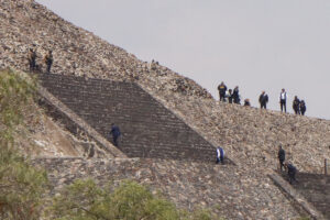 Ciudadana canadiense es asesinada en tiroteo en Teotihuacán; zona arqueológica permanece cerrada