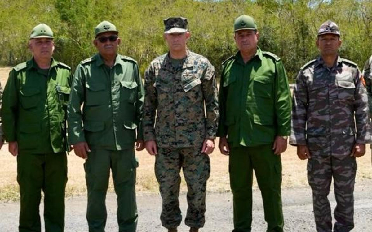 Jefes militares de EE.UU. y Cuba sostienen encuentro inusual en Guantánamo