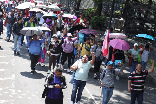 Maestros de la CNTE bloquean Circuito Interior en CDMX tras ataques en Oaxaca