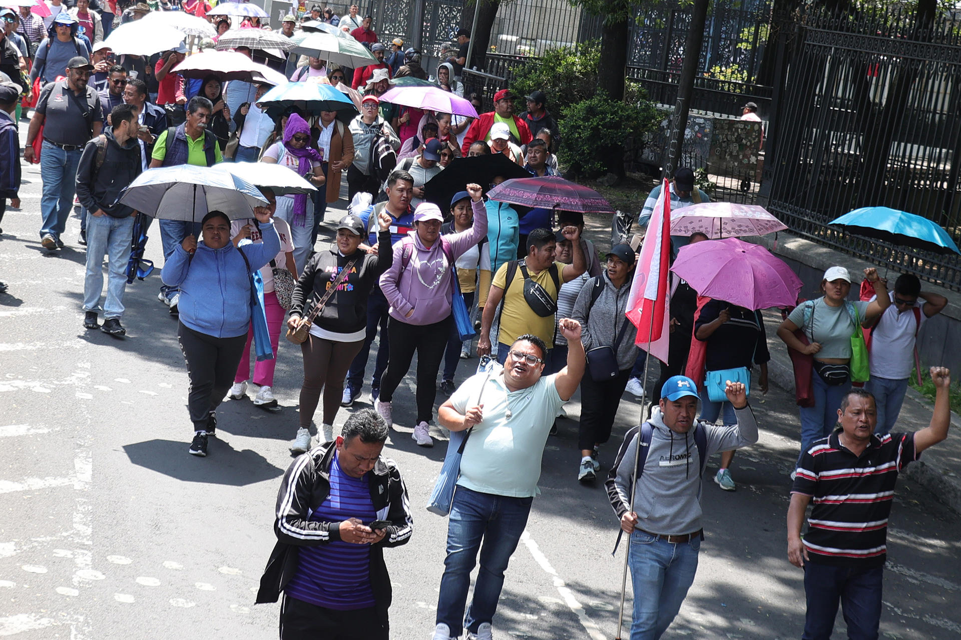 Maestros de la CNTE bloquean Circuito Interior en CDMX tras ataques en Oaxaca