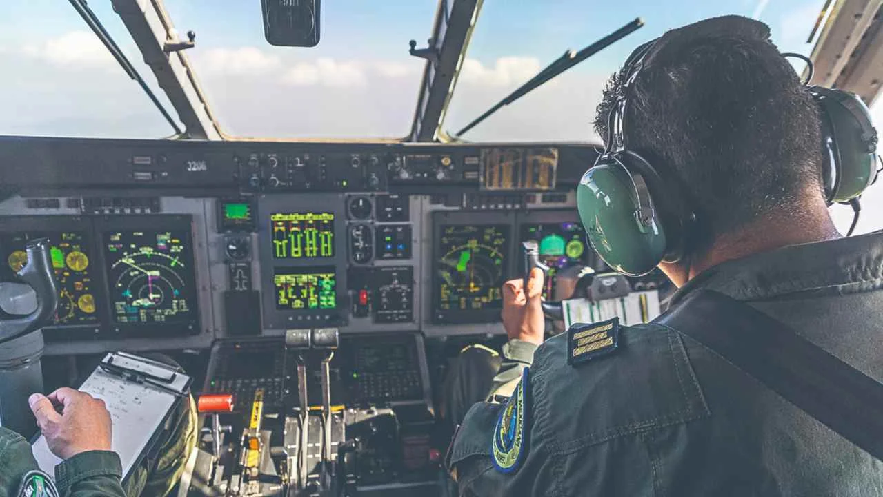 Pilotos de la FAM realizan ejercicios de despegue y aterrizaje con aeronaves C295 en Santa Lucía