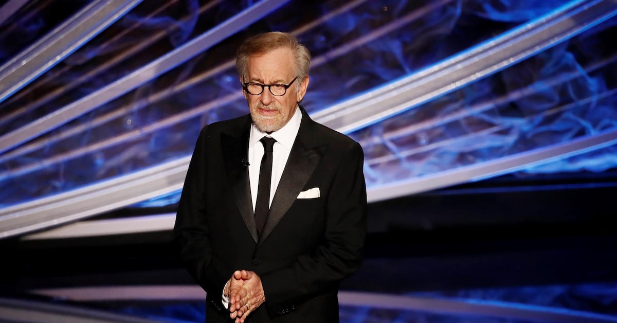 Spielberg critica falta de ideas en Hollywood; Massive Attack lanza tema político y Kanye pospone gira