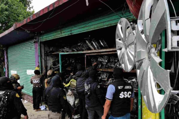 Aseguran 11 toneladas de autopartes vinculadas a robo de vehículos en Iztapalapa