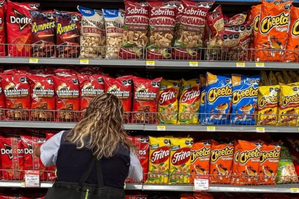 Profeco alerta por sobrecalentamiento en Nissan Magnite y analiza contenido de papas fritas; IMSS recomienda agua mineral