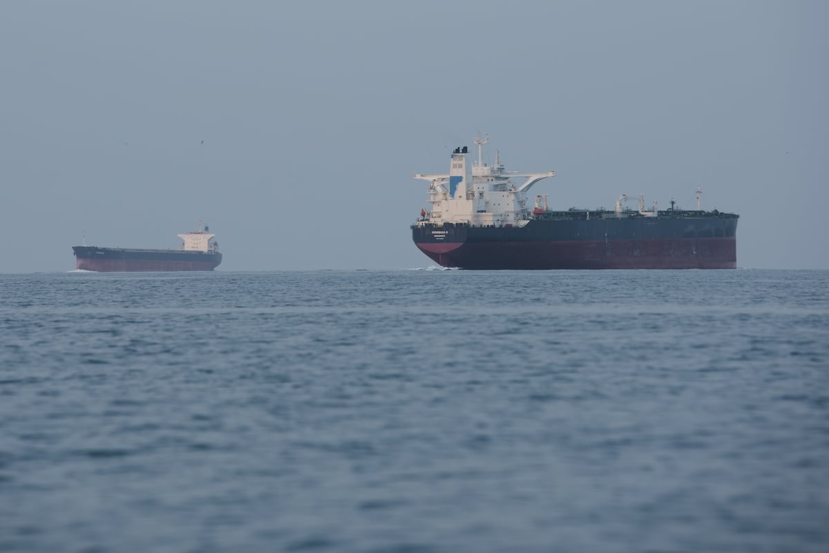 EE.UU. ataca barco en Ormuz mientras Irán alterna apertura y cierre del estrecho