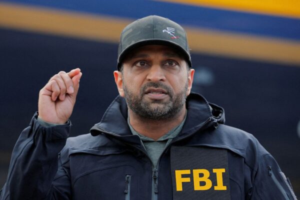 Director del FBI demanda a The Atlantic por 250 millones de dólares por reportaje sobre su consumo de alcohol