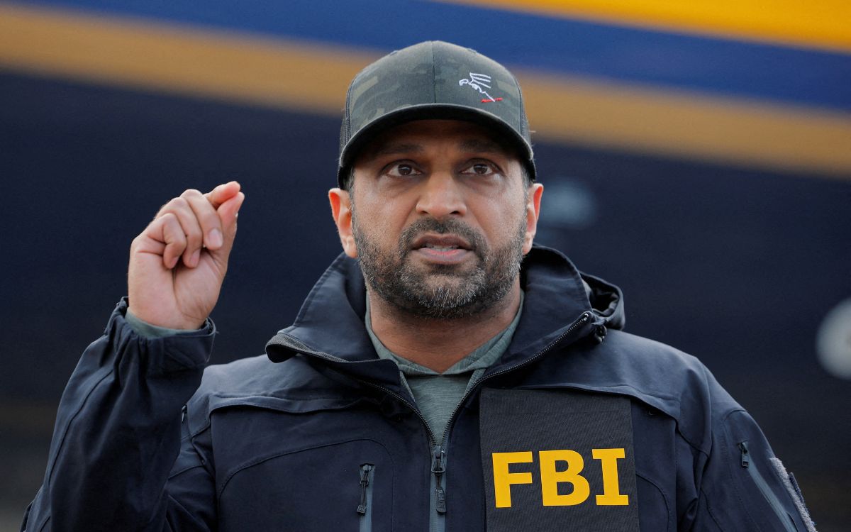 Director del FBI demanda a The Atlantic por 250 millones de dólares por reportaje sobre su consumo de alcohol