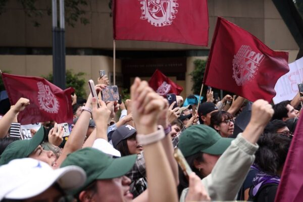 SEP inicia diálogo con estudiantes del IPN tras toma de instalaciones y paro en siete planteles