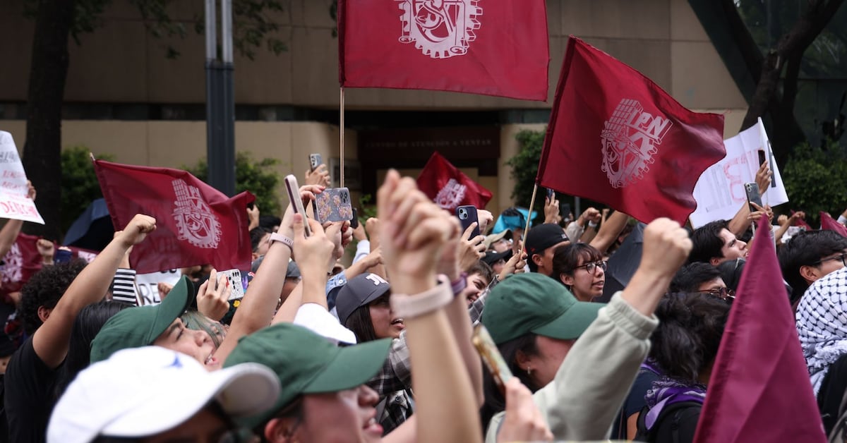 SEP inicia diálogo con estudiantes del IPN tras toma de instalaciones y paro en siete planteles