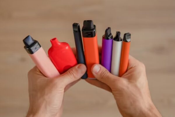 ONG critica prohibición de vapeo por fortalecer mercado negro; detienen a influencer en AICM