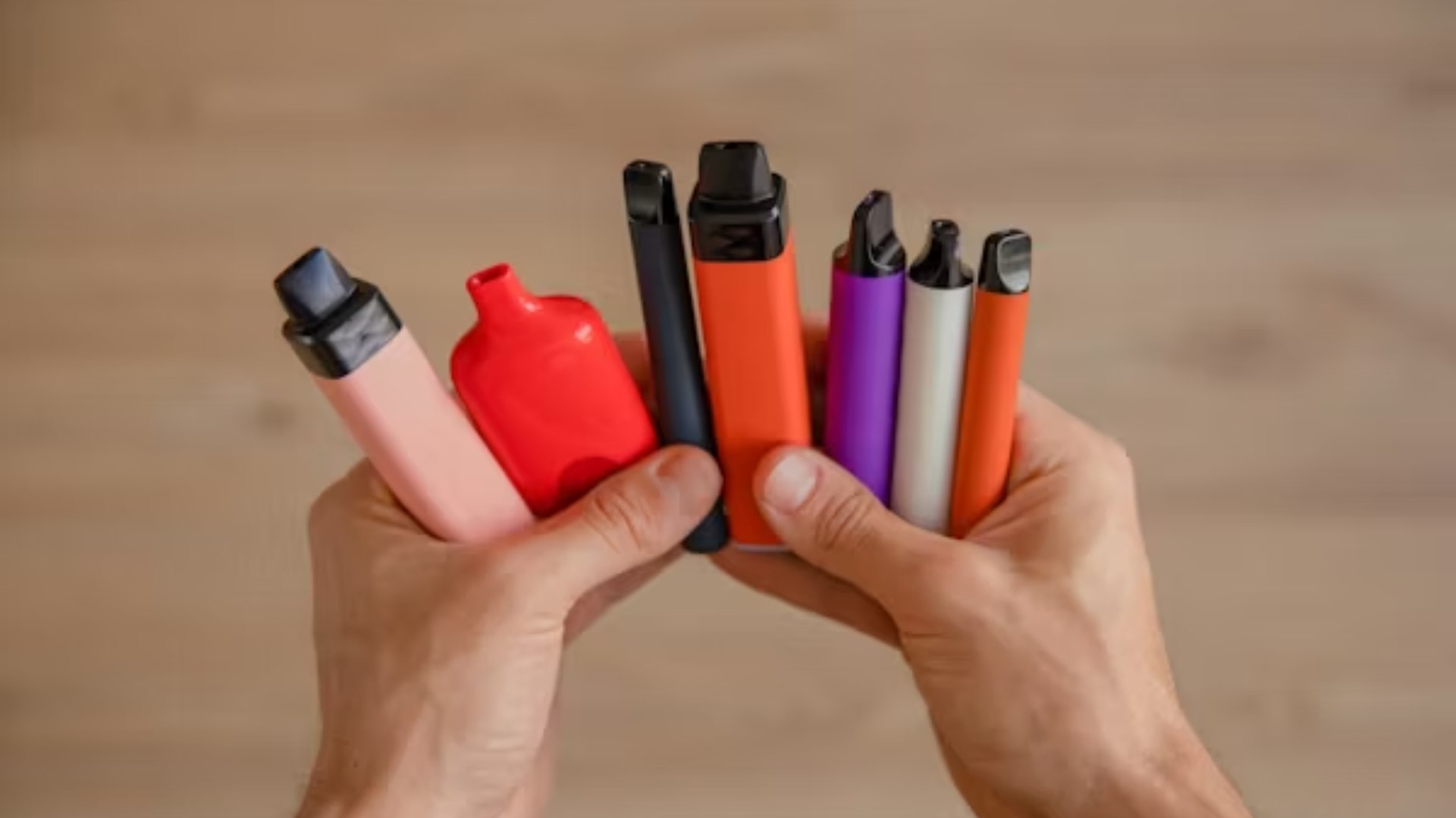 ONG critica prohibición de vapeo por fortalecer mercado negro; detienen a influencer en AICM