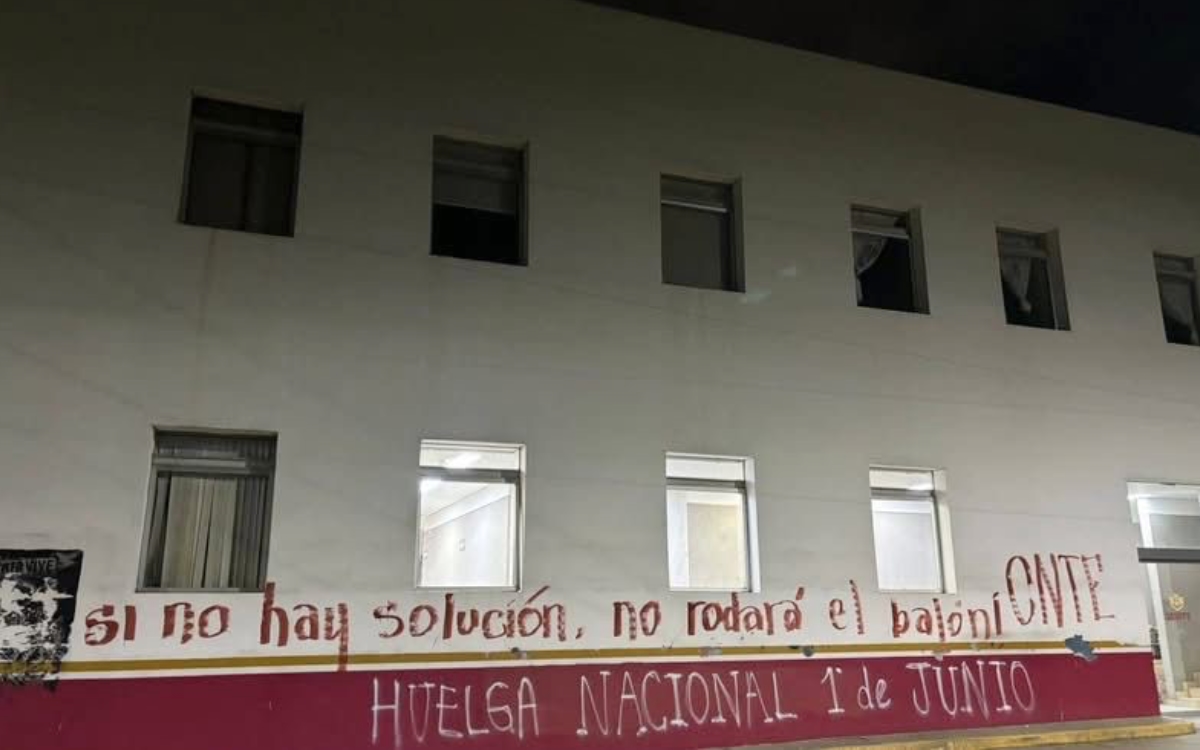 Vandalizan sede de Morena en Oaxaca con mensajes de apoyo a la CNTE