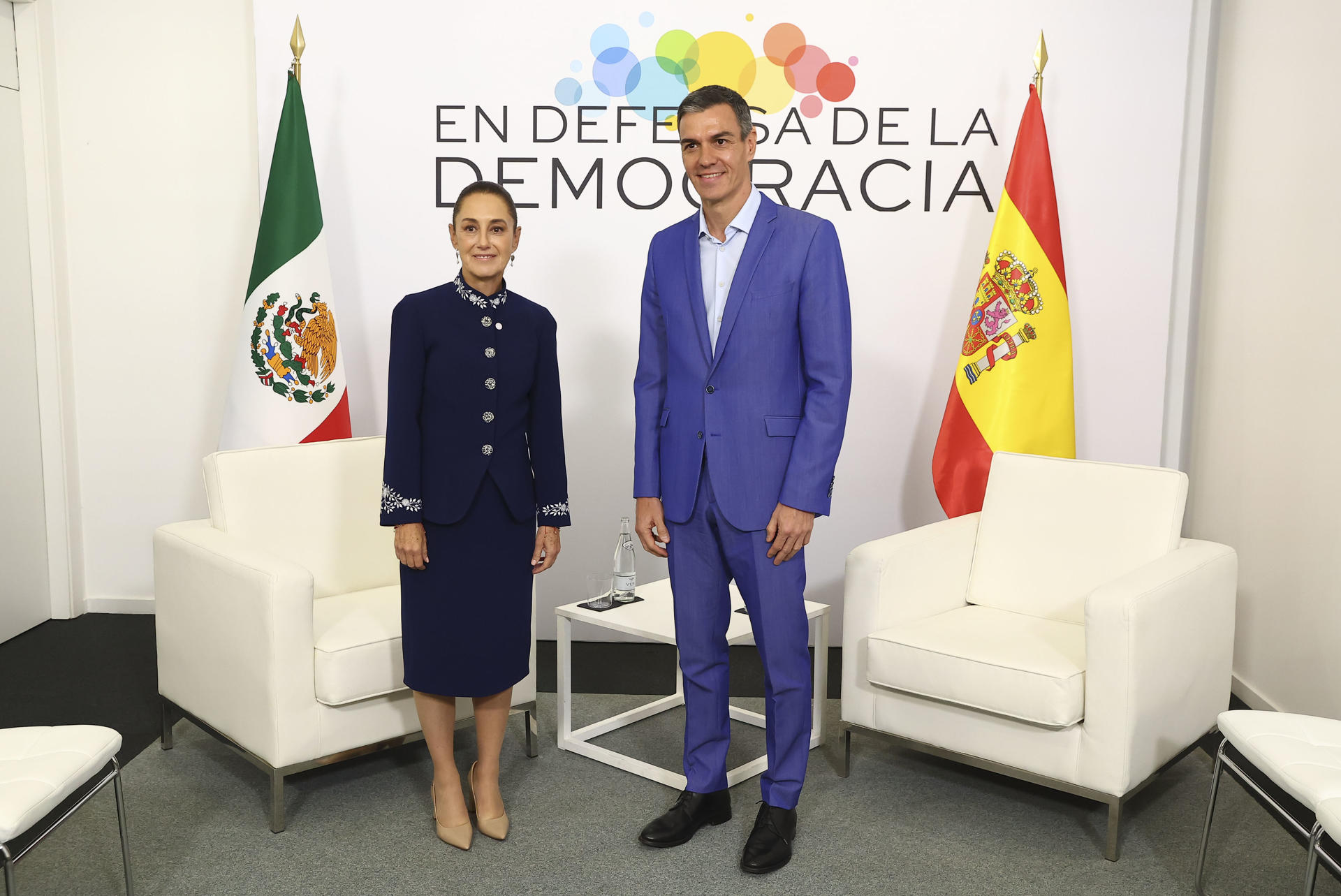 Sheinbaum y Sánchez se reúnen en Barcelona; la presidenta mexicana descarta crisis diplomática con España