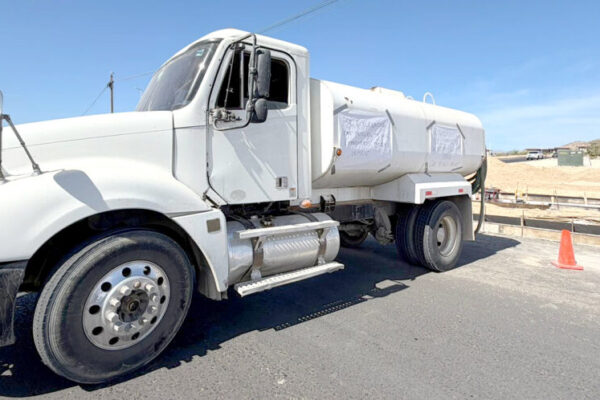 Transportistas reciben 50% de adeudo tras protestar por salarios caídos en obra de Los Cabos