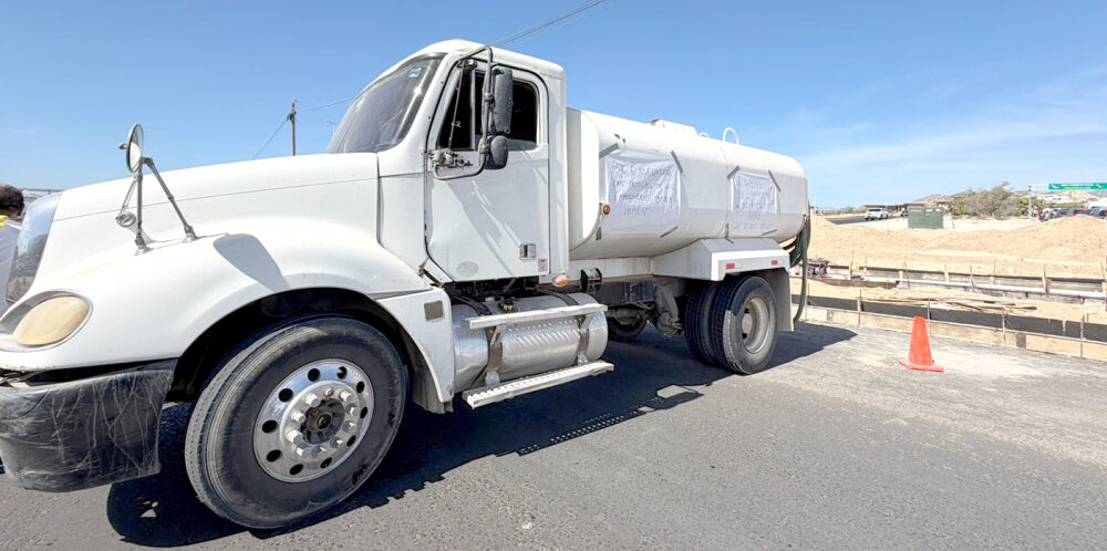 Transportistas reciben 50% de adeudo tras protestar por salarios caídos en obra de Los Cabos