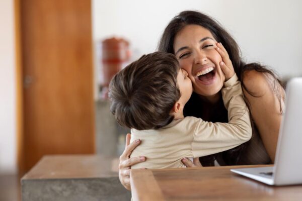 Mamá y profesionista. La reinvención que impulsa el éxito.
